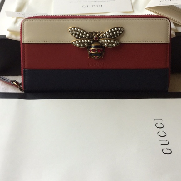 Gucci Handbags - GUCCI QUEEN MARGARET BEE ZIP AROUND WALLET NWT🐝🐝